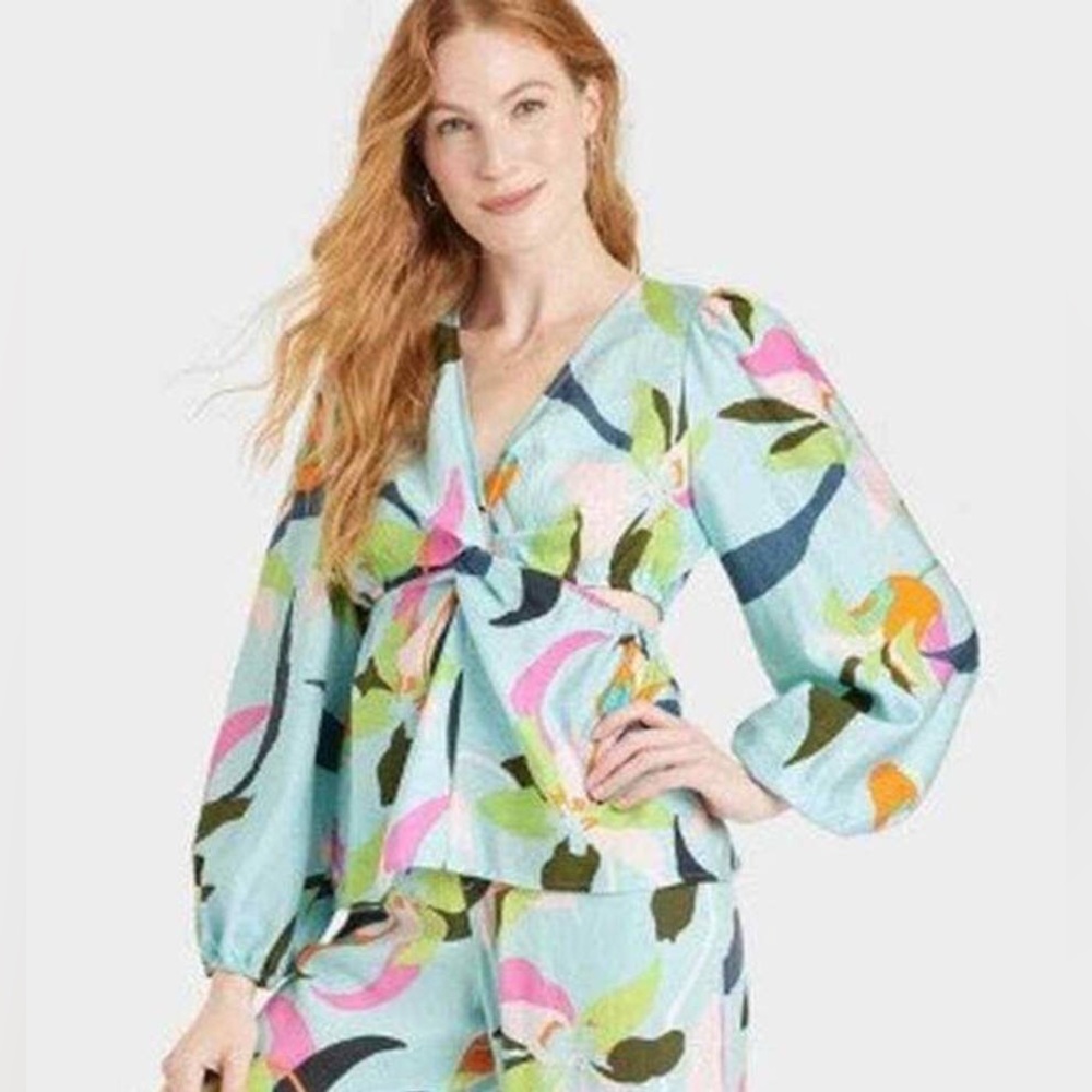 NWT A New Day Bright Tropical Floral Twist Front Cut Out Blouse Top SIZE MEDIUM - Picture 1 of 6